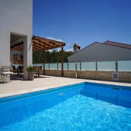 ヴィラ Poolincluded Anpero マスレニツァ