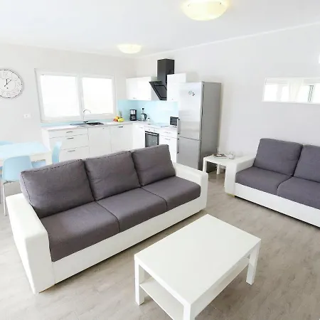 Poolincluded Anpero Maslenica
