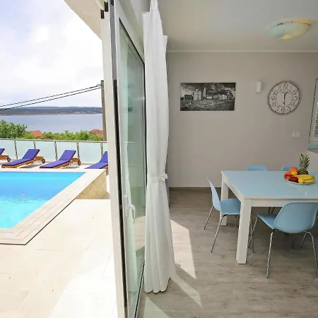 Villa Poolincluded Anpero
